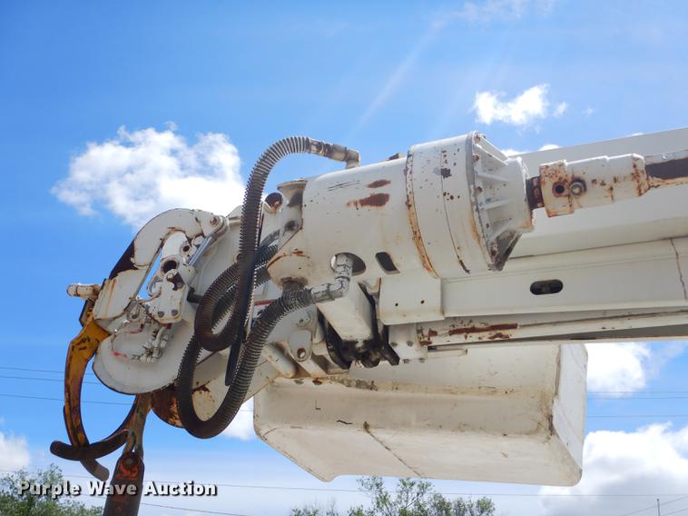 image for item FH9433 2001 International 4700 digger derrick truck