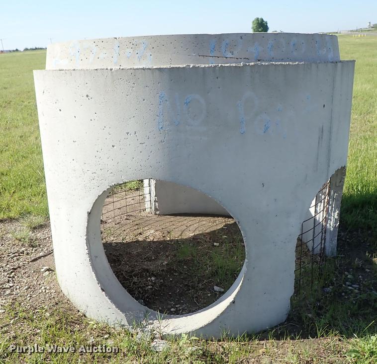 image for item FH9854 Concrete drainage pipe