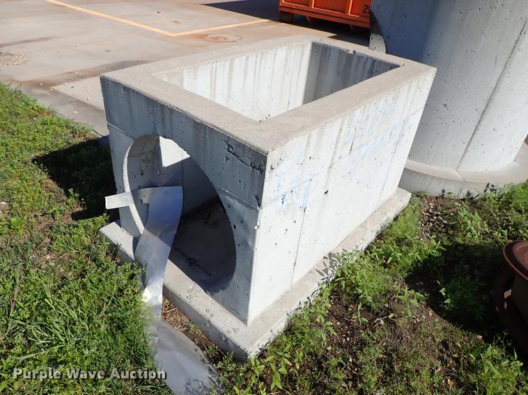 image for item FH9854 Concrete drainage pipe