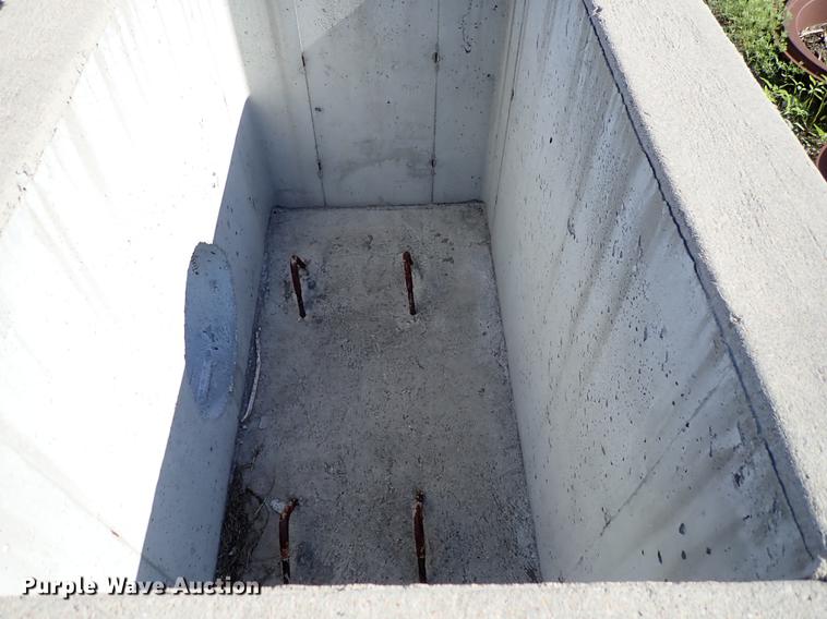 image for item FH9854 Concrete drainage pipe