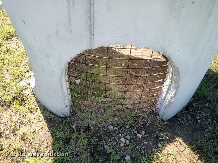 image for item FH9854 Concrete drainage pipe