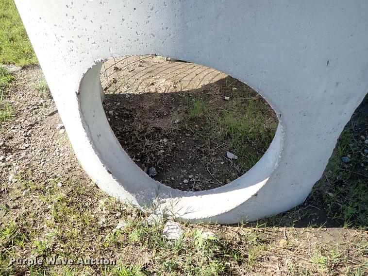 image for item FH9854 Concrete drainage pipe