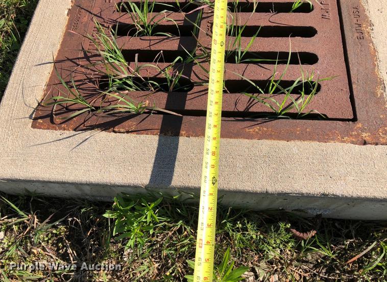 image for item FH9854 Concrete drainage pipe