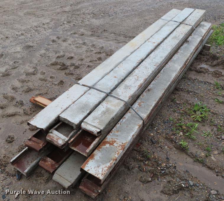 image for item FJ9046 (74) 10' x 6" concrete curb forms