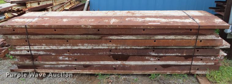 image for item FJ9052 (109) concrete curb forms