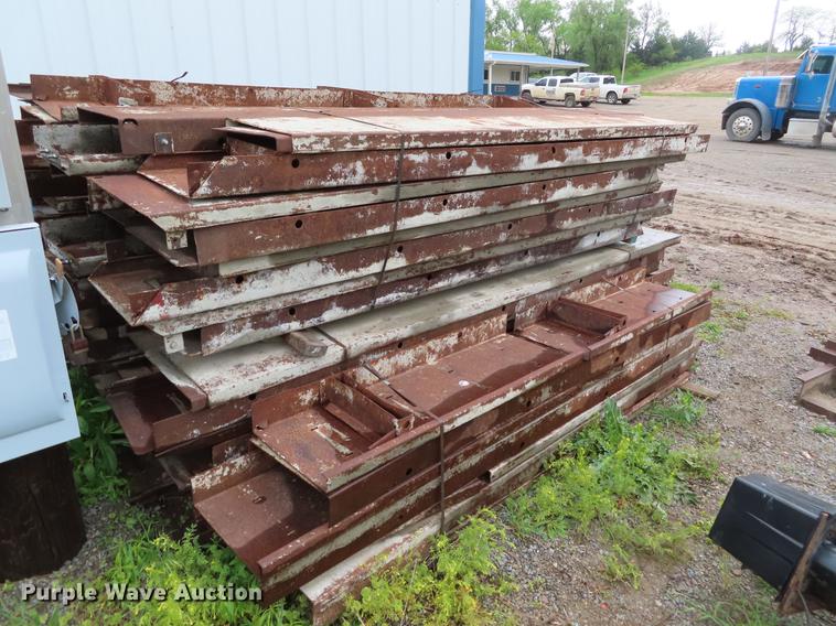 image for item FJ9052 (109) concrete curb forms