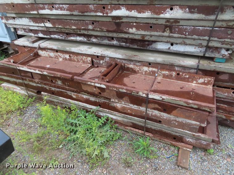 image for item FJ9052 (109) concrete curb forms