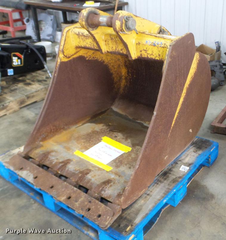 image for item FM9317 John Deere backhoe bucket