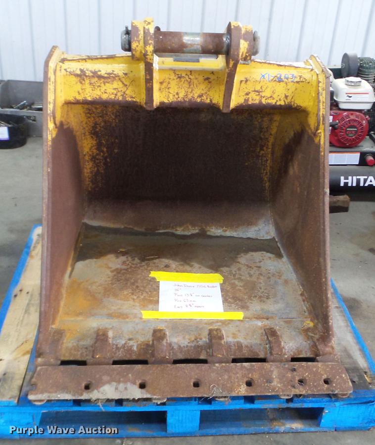 image for item FM9317 John Deere backhoe bucket