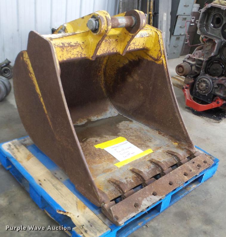 image for item FM9317 John Deere backhoe bucket