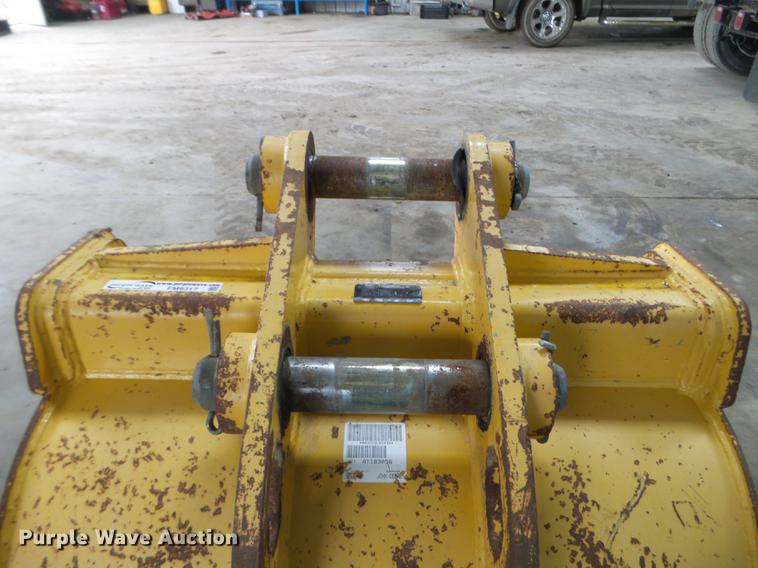 image for item FM9317 John Deere backhoe bucket