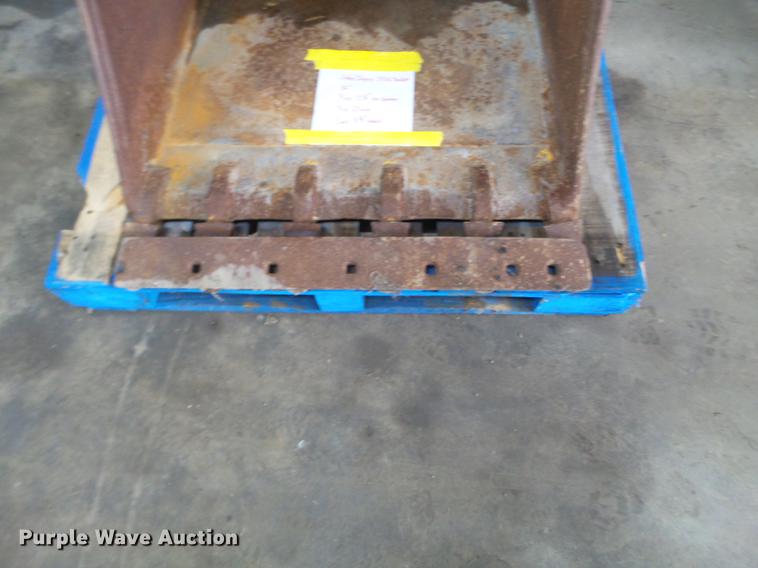 image for item FM9317 John Deere backhoe bucket