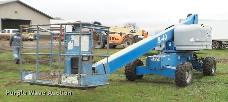 image for item FM9320 2007 Genie S40 boom lift