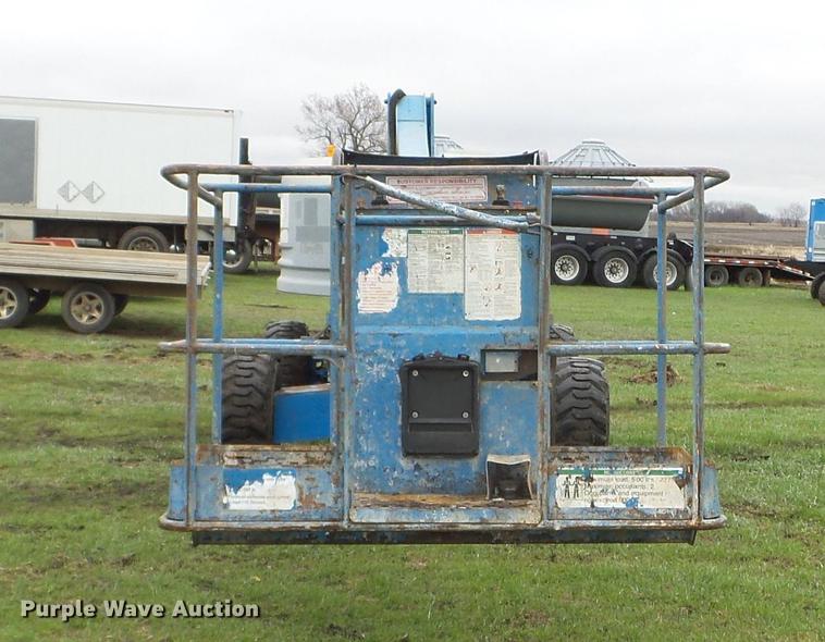 image for item FM9320 2007 Genie S40 boom lift