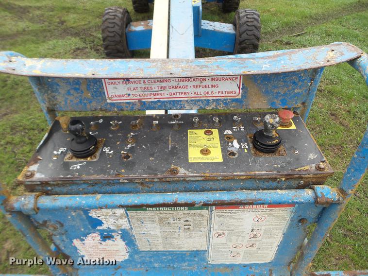 image for item FM9320 2007 Genie S40 boom lift