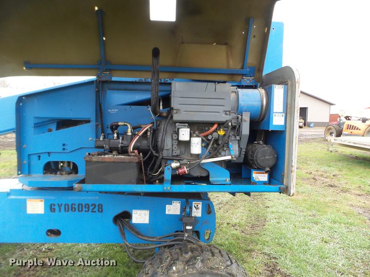 image for item FM9320 2007 Genie S40 boom lift