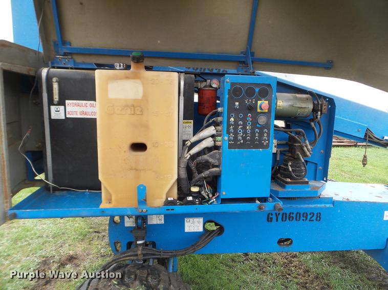 image for item FM9320 2007 Genie S40 boom lift