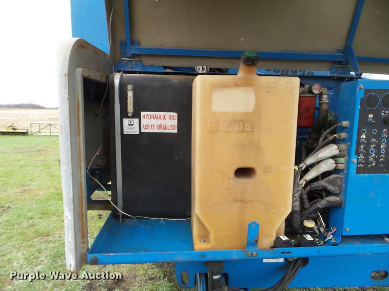 image for item FM9320 2007 Genie S40 boom lift