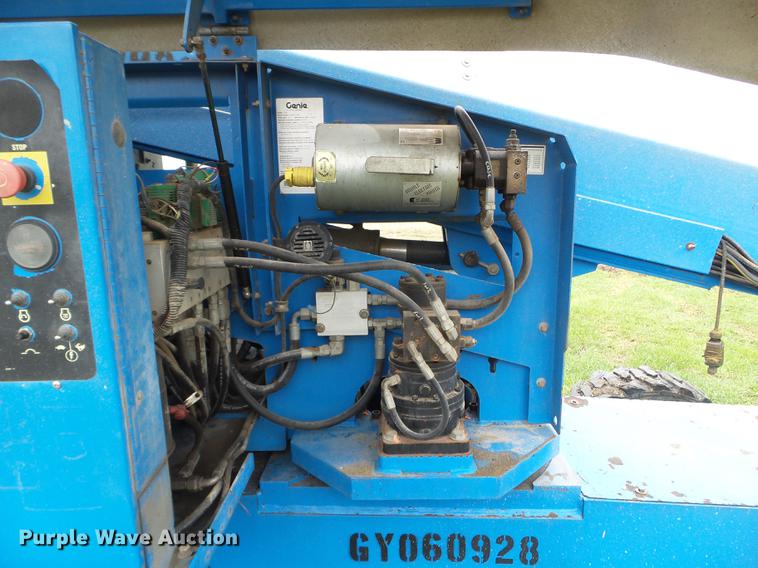 image for item FM9320 2007 Genie S40 boom lift