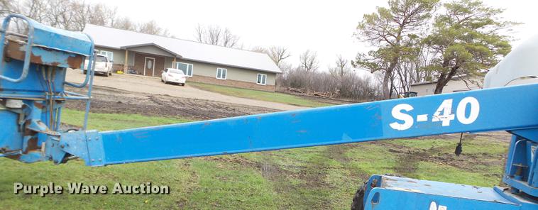 image for item FM9320 2007 Genie S40 boom lift