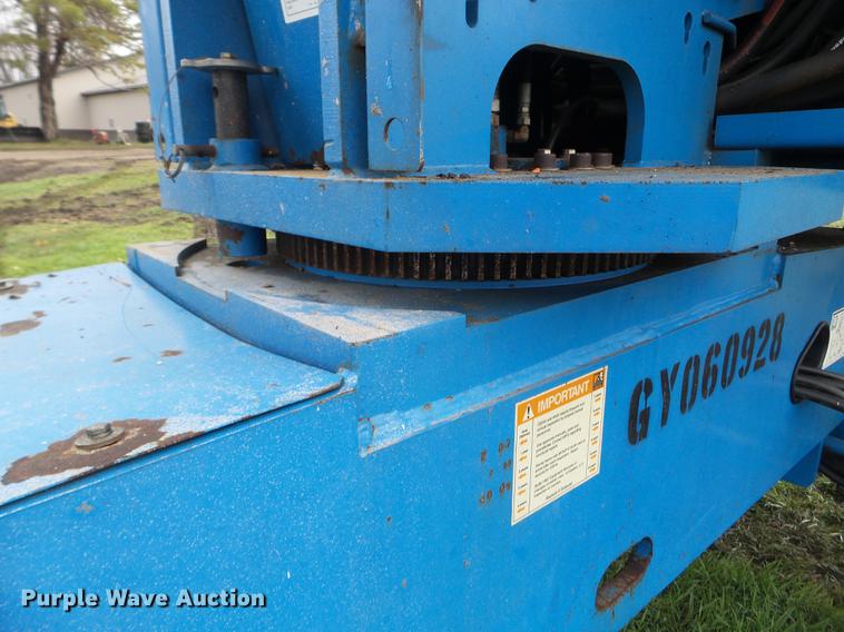 image for item FM9320 2007 Genie S40 boom lift