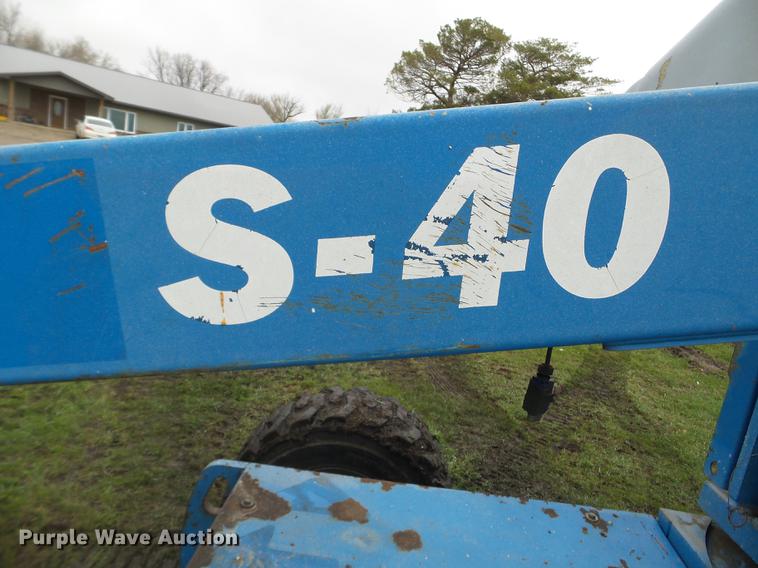 image for item FM9320 2007 Genie S40 boom lift