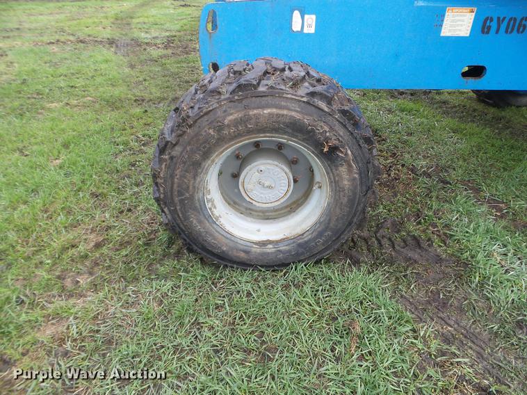 image for item FM9320 2007 Genie S40 boom lift