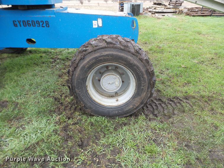 image for item FM9320 2007 Genie S40 boom lift