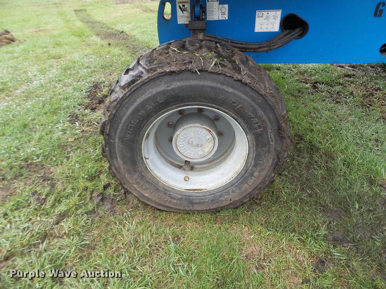 image for item FM9320 2007 Genie S40 boom lift