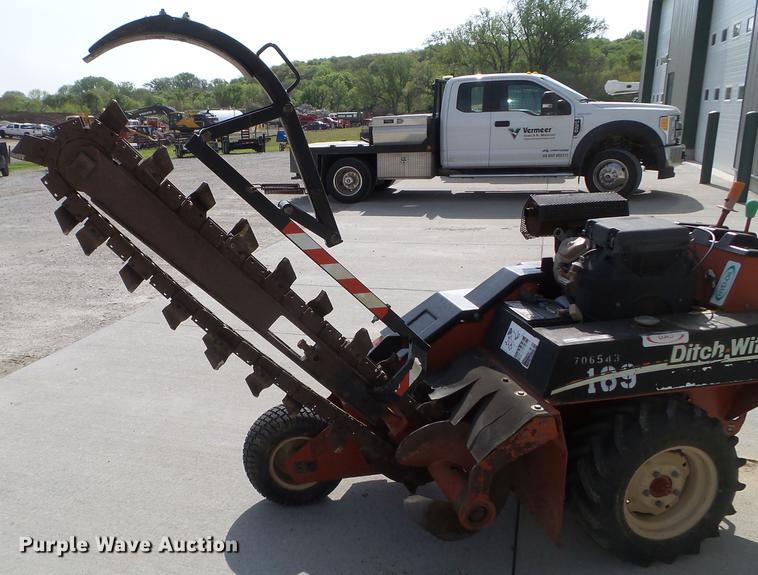 image for item FM9330 2007 Ditch Witch 1820 trencher