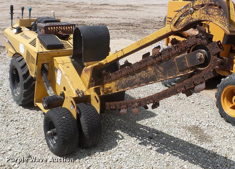 image for item FM9333 2006 Vermeer RT200 trencher