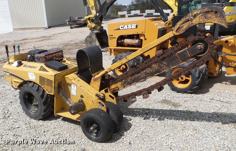 image for item FM9333 2006 Vermeer RT200 trencher