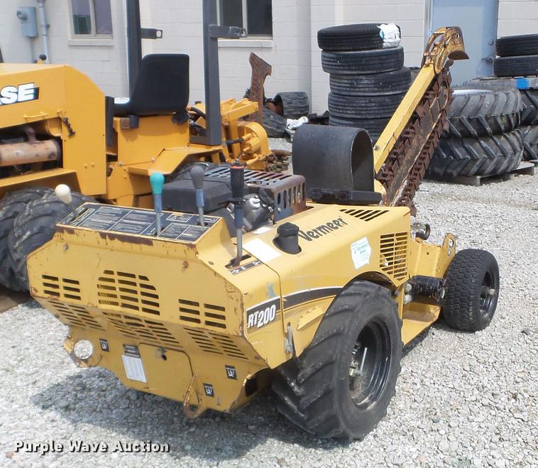 image for item FM9333 2006 Vermeer RT200 trencher