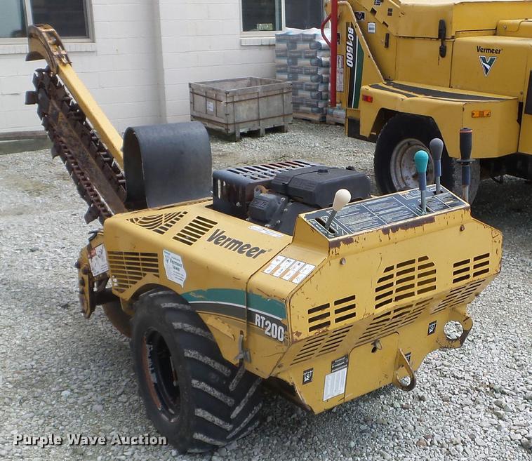 image for item FM9333 2006 Vermeer RT200 trencher