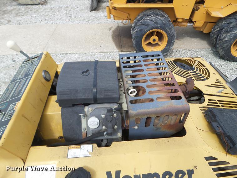 image for item FM9333 2006 Vermeer RT200 trencher