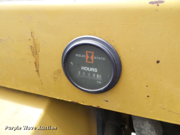 image for item FM9333 2006 Vermeer RT200 trencher