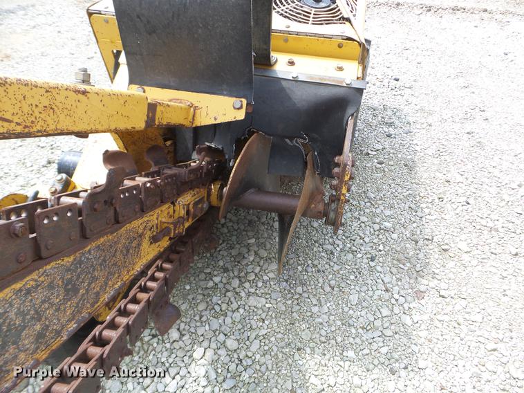 image for item FM9333 2006 Vermeer RT200 trencher