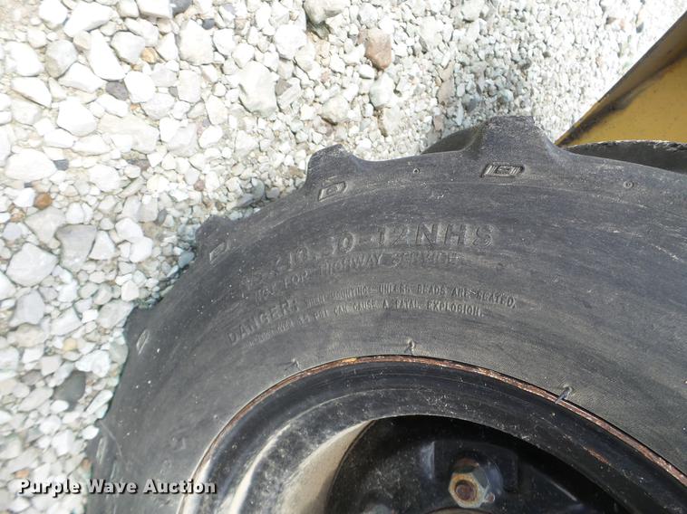 image for item FM9333 2006 Vermeer RT200 trencher