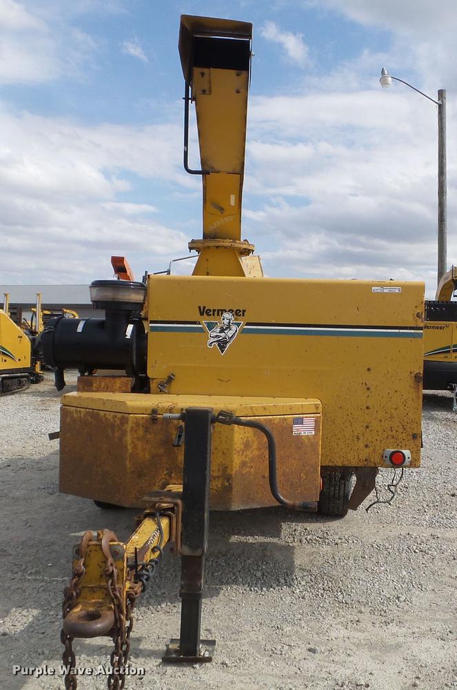 image for item FM9334 2004 Vermeer BC1800XL wood chipper