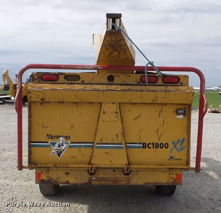 image for item FM9334 2004 Vermeer BC1800XL wood chipper