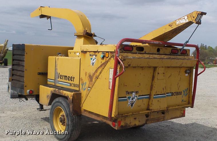 image for item FM9334 2004 Vermeer BC1800XL wood chipper