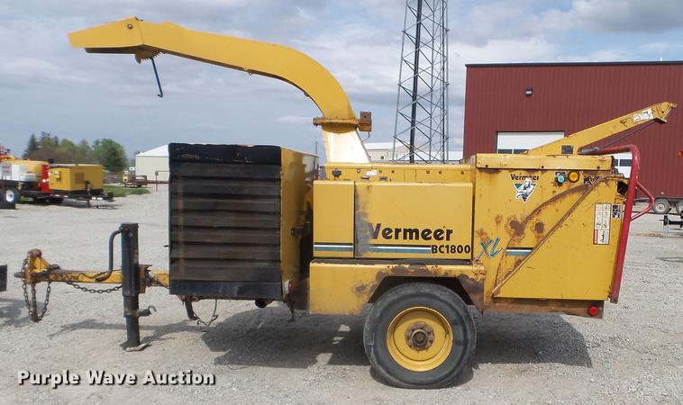 image for item FM9334 2004 Vermeer BC1800XL wood chipper