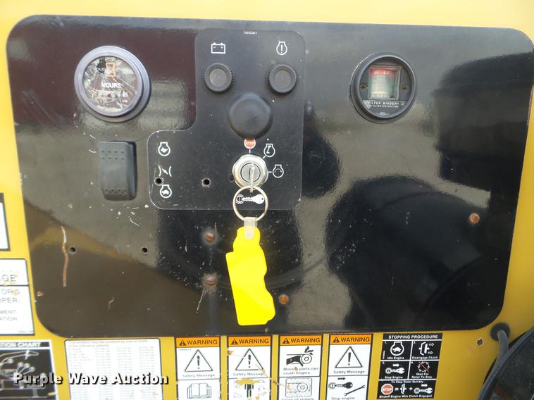 image for item FM9334 2004 Vermeer BC1800XL wood chipper