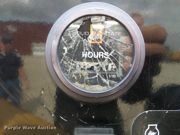 image for item FM9334 2004 Vermeer BC1800XL wood chipper