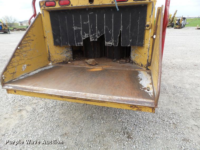 image for item FM9334 2004 Vermeer BC1800XL wood chipper