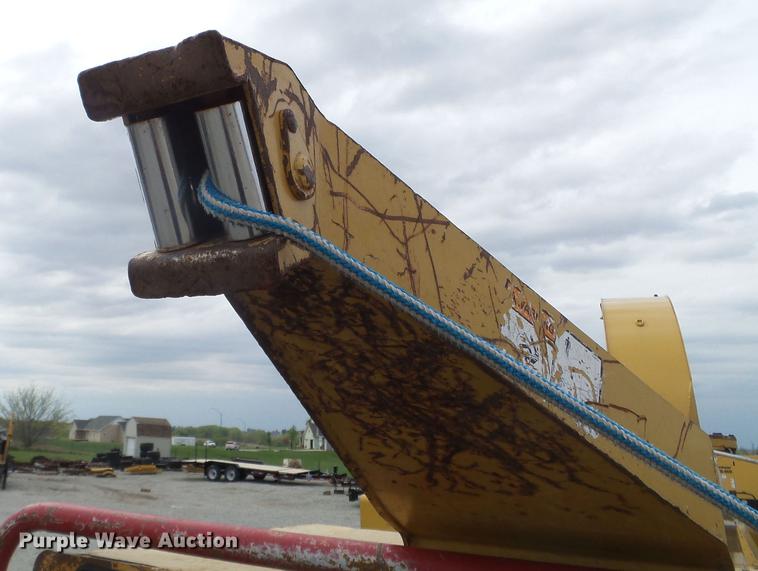 image for item FM9334 2004 Vermeer BC1800XL wood chipper