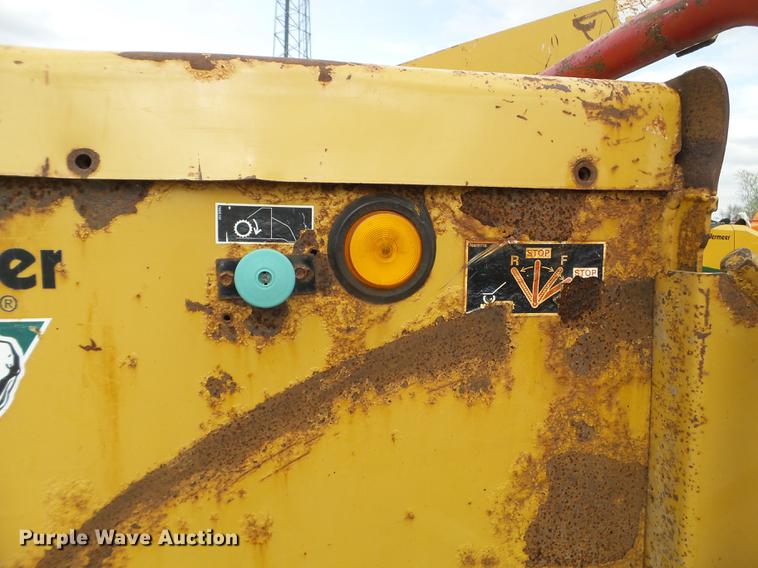 image for item FM9334 2004 Vermeer BC1800XL wood chipper