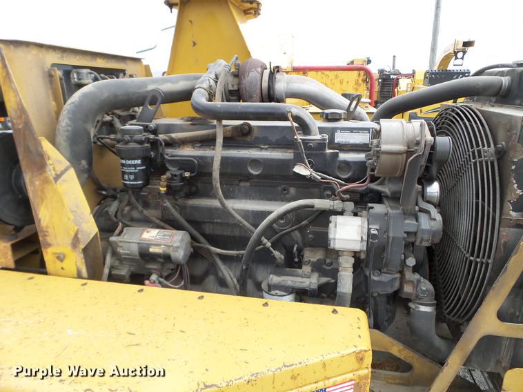 image for item FM9334 2004 Vermeer BC1800XL wood chipper