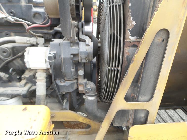 image for item FM9334 2004 Vermeer BC1800XL wood chipper