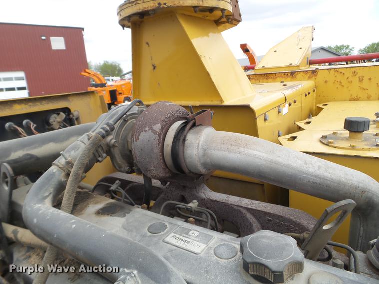 image for item FM9334 2004 Vermeer BC1800XL wood chipper